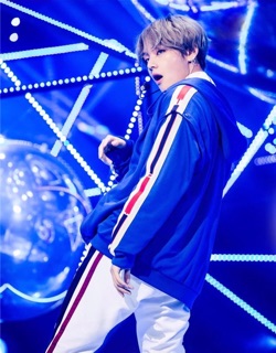 [CÓ SẴN] Áo V BTS mặc trong DNA