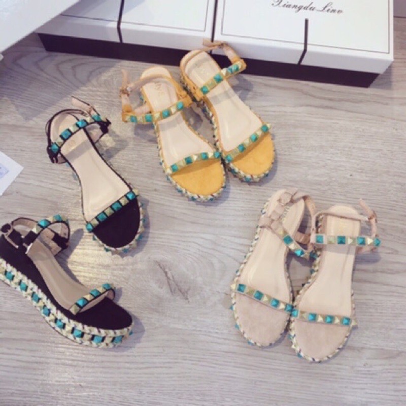 Sandal đinh Louboutin mix màu