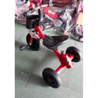 Xe ba bánh có bình nước cho bé