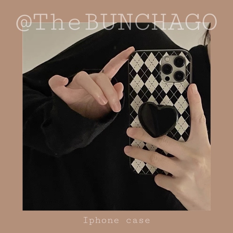 Ốp Lưng Iphone nền đen trắng retro kèm popsocket tim đen ( ảnh thật ở cuối ạ)