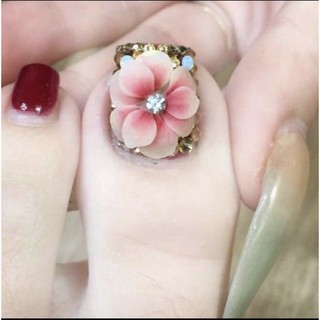 hoa bột đá móng chân