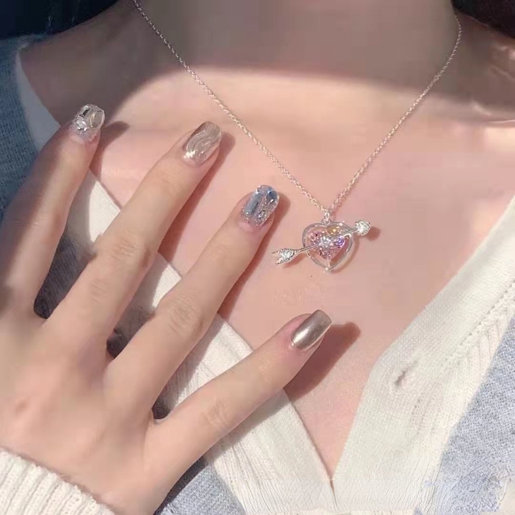 Vòng cổ Kim Cương Màu Hồng Hình Mũi Tên Xuyên Qua Trái Tim Sang Trọng Làm Quà Tặng Sinh Nhật Cho Nữ