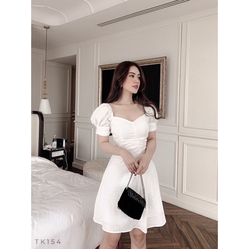 Váy tay bồng cổ tim nhíu eo