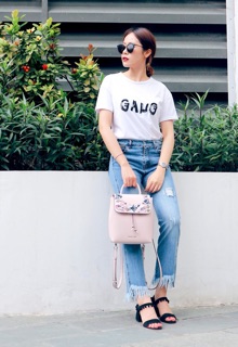[NHẬP WBSFREE GIẢM 15%] Balo thêu Charles  Keith