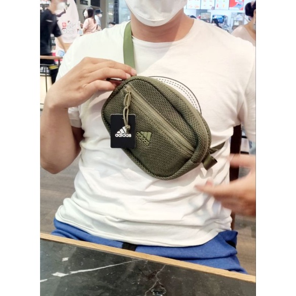 Belt bag Adidas full tag.- Hàng Auth mua tại Mỹ
