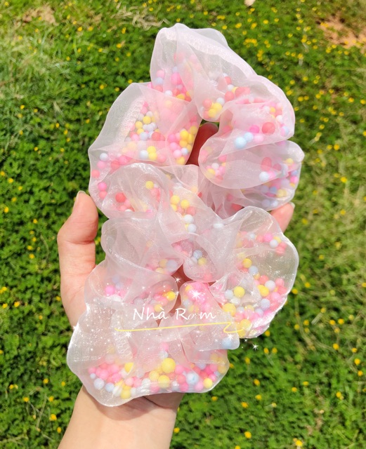 Cột tóc SCRUNCHIES pom pom
