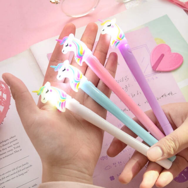 Bút nước xanh có đèn