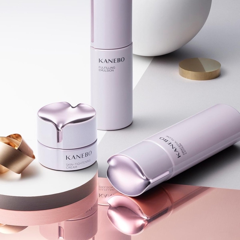 Kem đêm phục hồi da lão hoá cao cấp Kanebo Skin Tightening Cream 40g