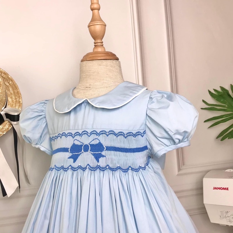 ĐẦM SMOCK CỔ SEN XANH THÊU NƠ