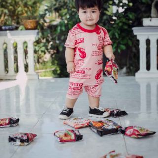 Đồ bộ mì tôm cho cả gia đình