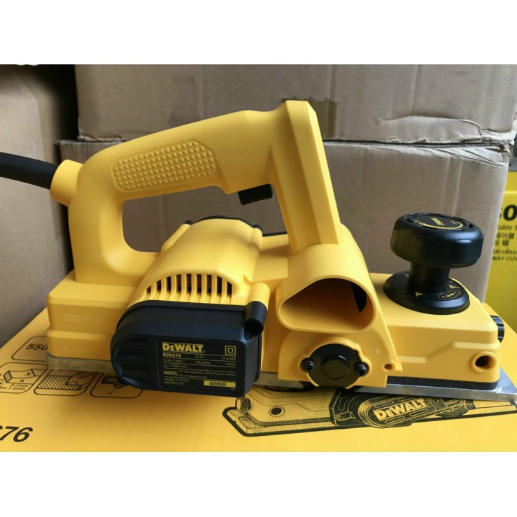 Máy bào cầm tay DeWalt D26676