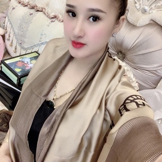 Khăn lụa dài Bbr hàng mới về sale từ 250k còn 180k.