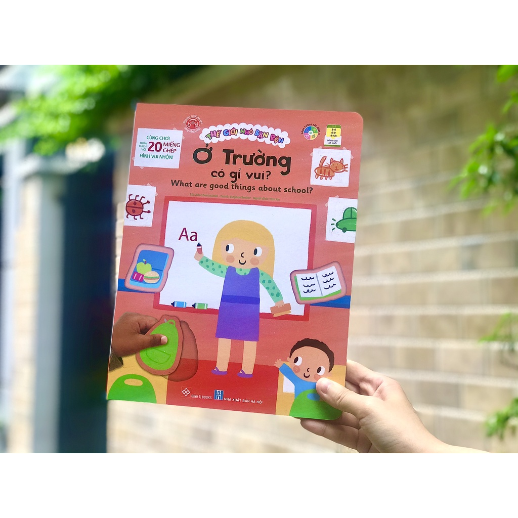 SÁCH - Thế giới nhỏ bận rộn - ở trường có gì vui?