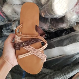 Dép xuất Tây Ban Nha
