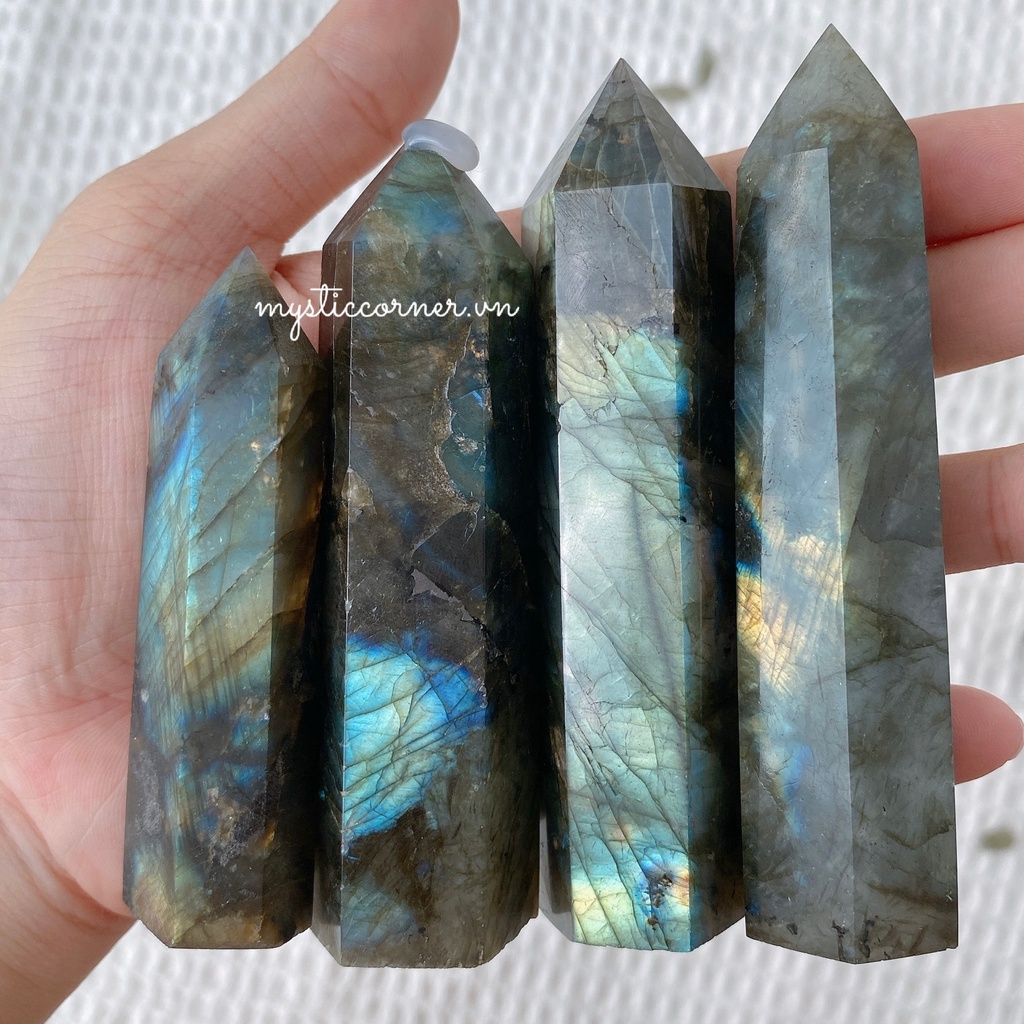 Trụ Labradorite đá xà cừ dùng trong thanh tẩy Tarot, thiền định