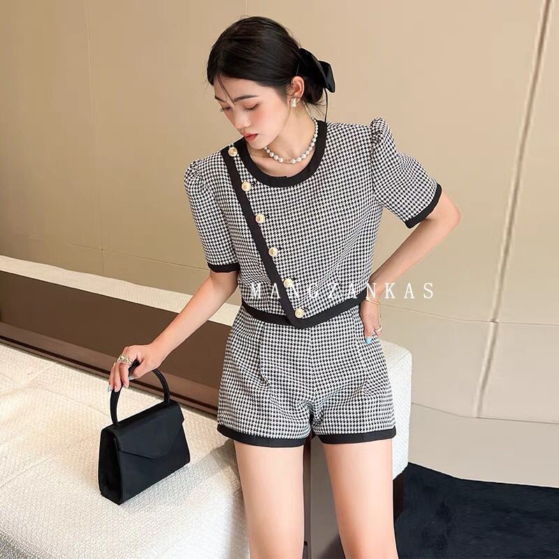 Sét Kẻ Caro Viền Đen Cúc Bọc Kèm Quần Short Thời Trang