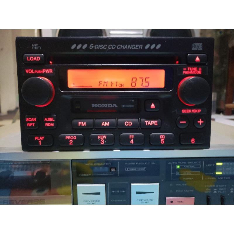 Đầu phát nhạc radio PANASONIC CD 6DISK TAPE AUX tháo xe honda tại japan. giành lắp chung cho các loại xe.