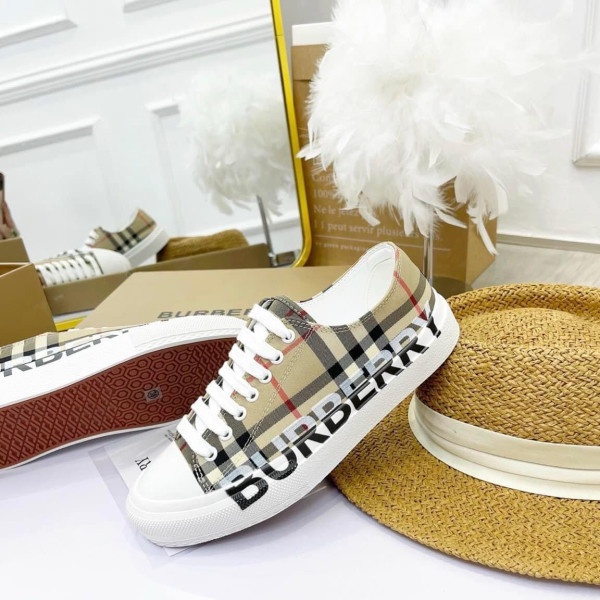 Giày thể thao sneaker Burberry cực xinh đế bằng fullbox êm chân