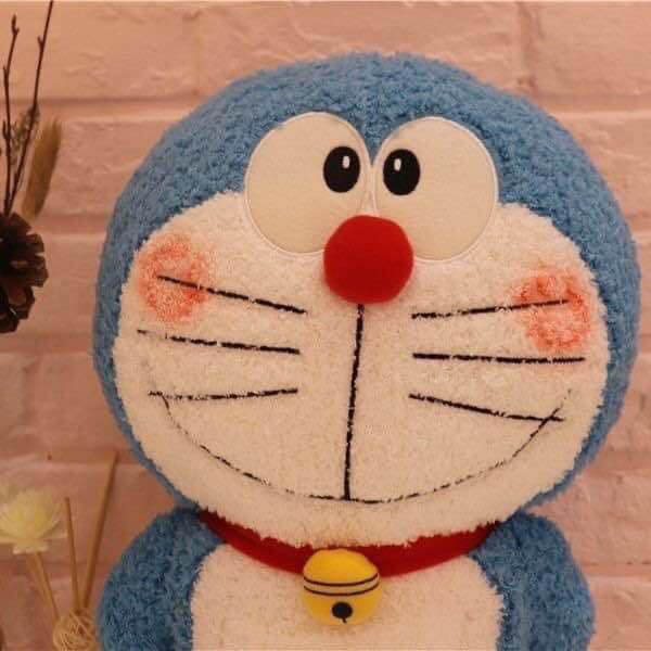 Gấu bông hình chú mèo máy đôrêmon trong phim hoạt hình doraemon nổi tiếng