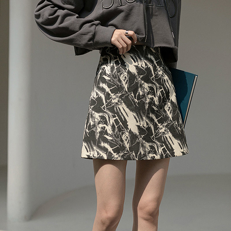 Chân váy chữ A kiểu dáng thời trang độc đáo xinh xắn cho nữ | BigBuy360 - bigbuy360.vn