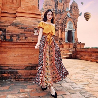 Set áo trễ vai +quần ống sớ thổ cẩm
