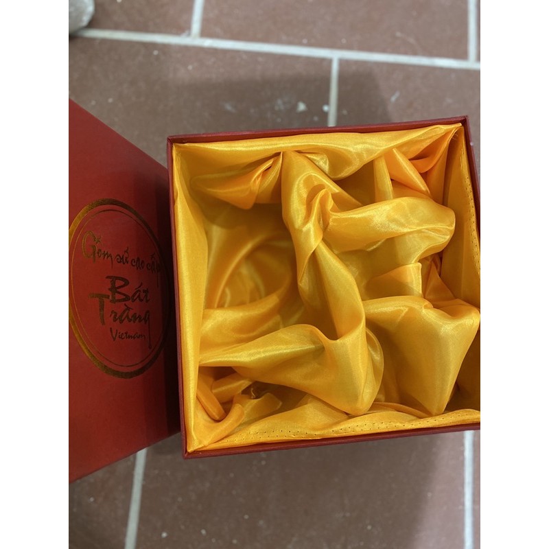 Hộp xi đựng ấm chén làm quà tặng (hộp vàng in chìm lót lụa)