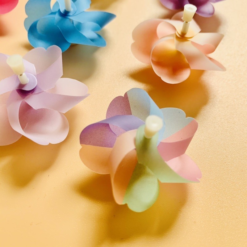 Nam châm hít dán trang trí tủ lạnh, tủ sắt, xe đạp bằng kim loại hình ảnh chong chóng có gió sẽ quay (giá 1hộp 3 cái)