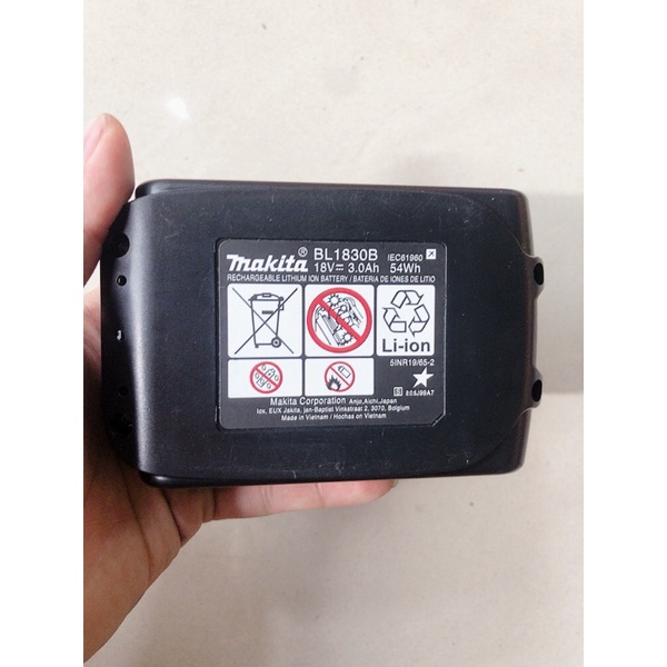 Pin đóng mới makita 3.0A 18v.pin sạc adrapter