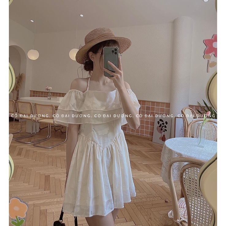 váy trễ vai buộc cổ