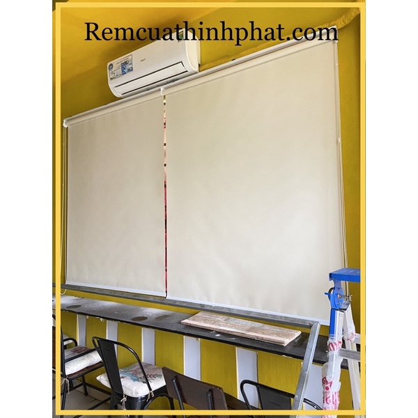 Rèm cuốn che nắng cửa sổ, cản nắng 100% phụ kiện bền, dây kéo êm nhẹ. Rèm cuốn chống nắng cửa sổ.