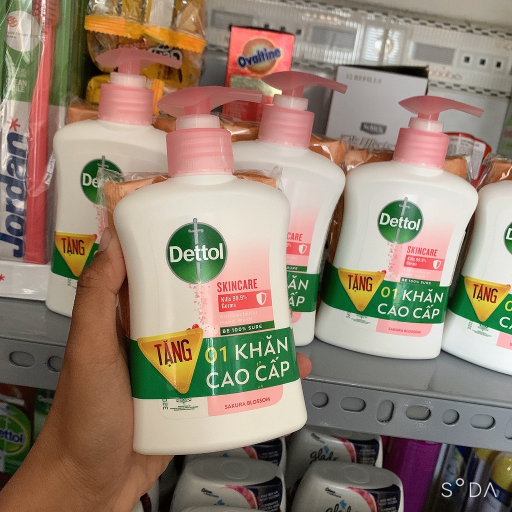 Nước rửa tay Dettol kháng khuẩn dưỡng da- Chai 250g Tặng kèm Khăn
