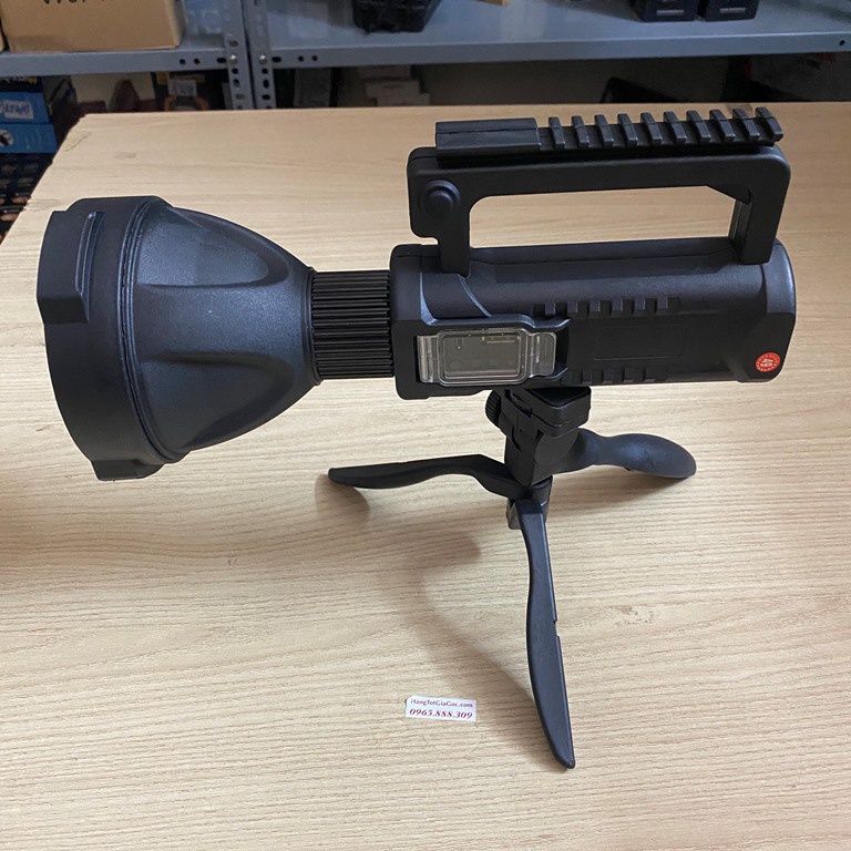 Đèn pin cầm tay siêu sáng chiếu xa 1000m có chân đế  chống thấm nước w591