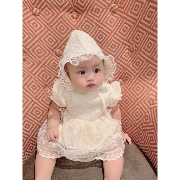 Body Váy Ren Kem Đính Ngọc 𝐍𝐇𝐈́𝐌 𝐗𝐔̀ 𝐊𝐈𝐃𝐒 Cho Bé Gái Sơ Sinh, Đầy Tháng, Thôi Nôi, Sinh Nhật Kèm Nón B038