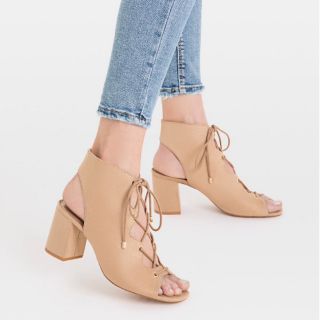 Giày Stradivarius Tây Ban Nha.Lẻ size 39.40