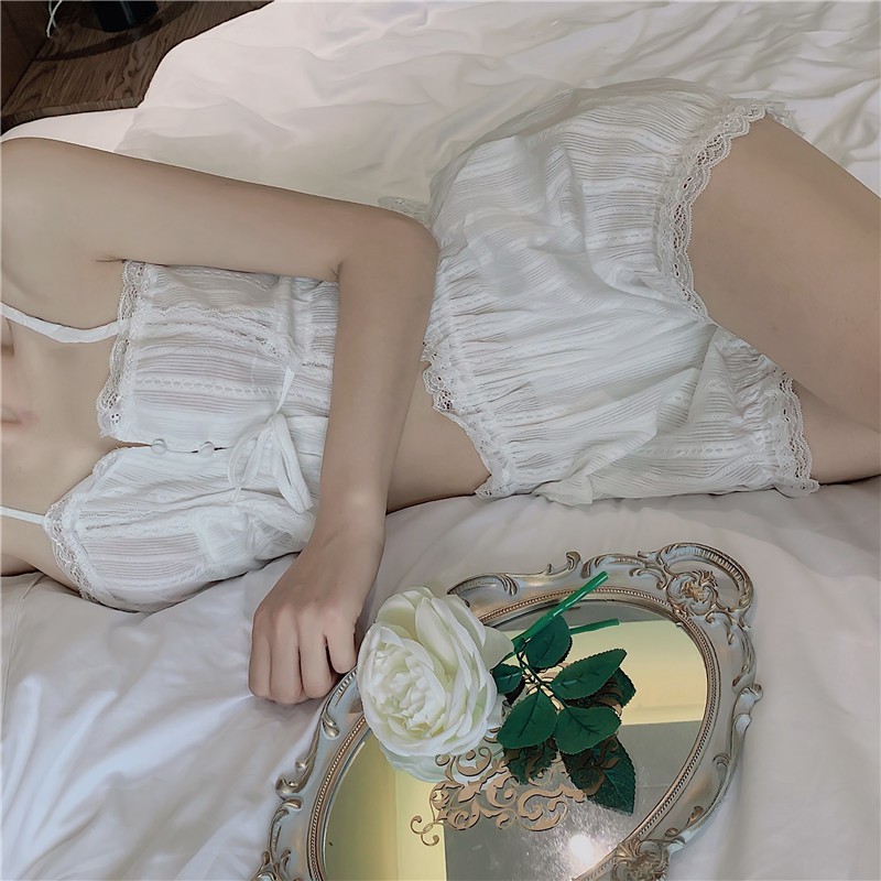 Bồ đồ ngủ áo 2 dây croptop ngắn trắng + quần short trắng gợi cảm ulzzang | BigBuy360 - bigbuy360.vn