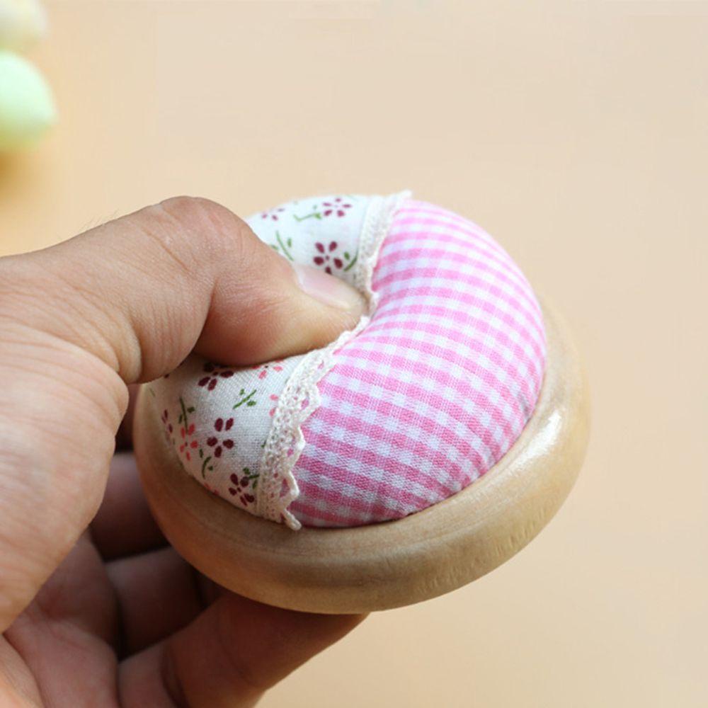 Giá Đỡ Kim Khâu Bằng Gỗ In Hoa Xinh Xắn Tiện Dụng