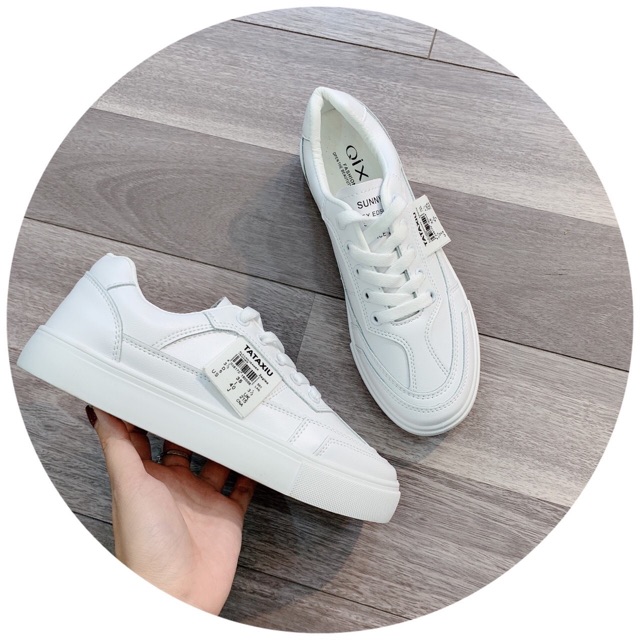 Giày thể thao tem