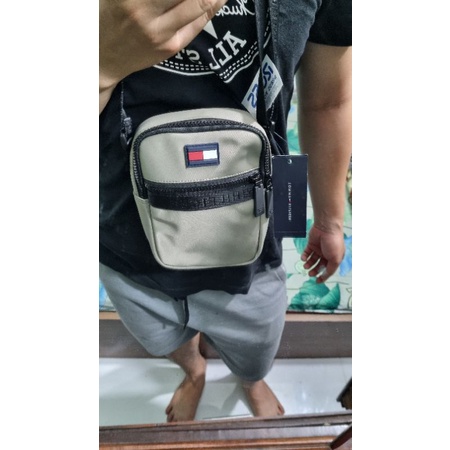 Túi đeo chéo nam Tommy Hilfiger. mua tại Mỹ