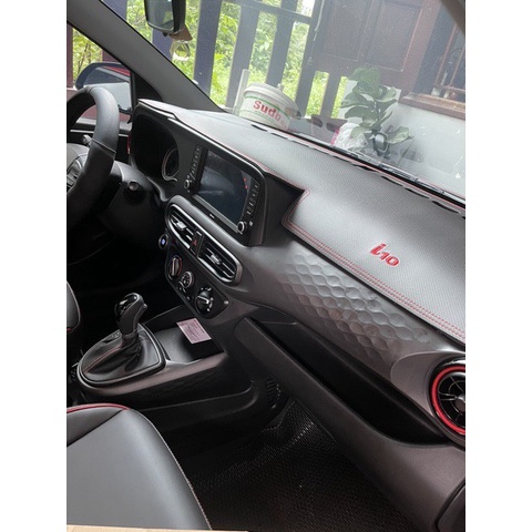 Thảm taplo HYUNDAI I10 bằng Da Cacbon hoặc nhung lông Cừu 3 lớp