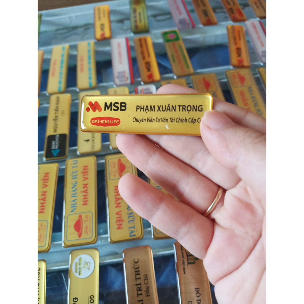 Thẻ tên nhân viên cài áo dùng nam châm, name tag