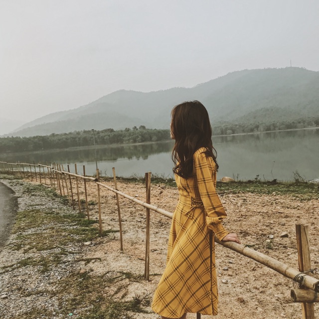 Váy kẻ dài tay
