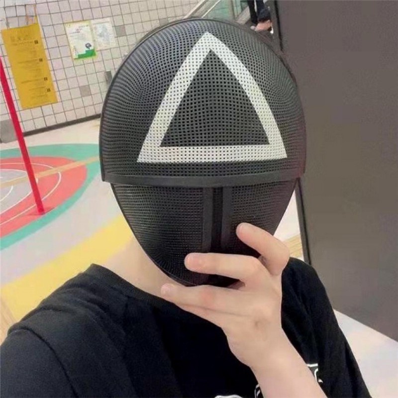 Mặt nạ hóa trang hình nhân vật trong phim &quot;Squid game&quot;