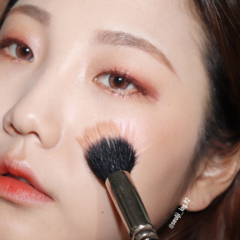 Phấn bắt sáng Stila