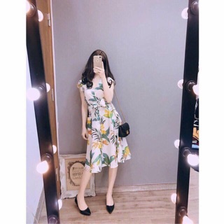 👉🏻👉🏻👉🏻Đầm vintage màu hoa cổ điển sang chảnh như quý cô luôn nhá!  Chất liệu lụa Nhật xịn luôn