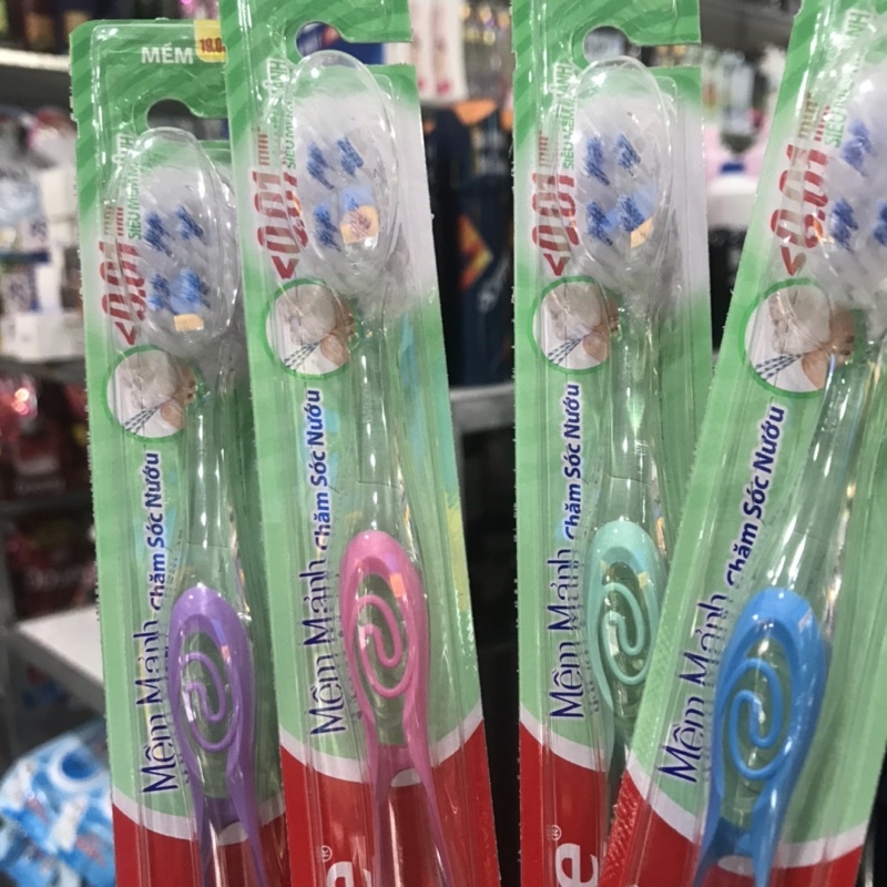 Bàn chải đánh răng Colgate mềm mảnh chăm sóc nướu(màu ngẫu nhiên)