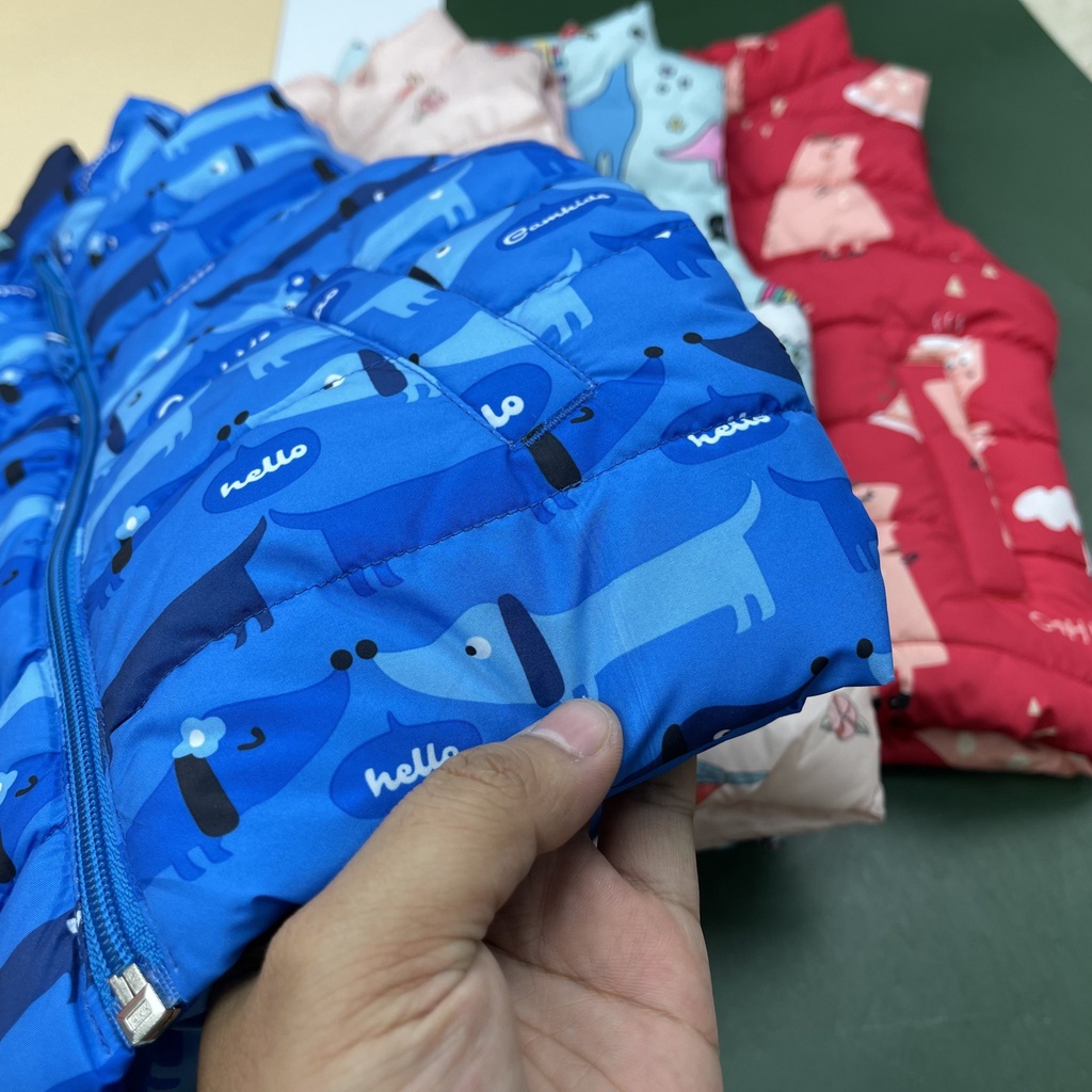 Áo gile phao thu đông họa tiết, khóa kéo size 1-7, cho bạn 10-22kg. Chất phao siêu nhẹ, sờ thích tay, họa tiết đẹp, nét