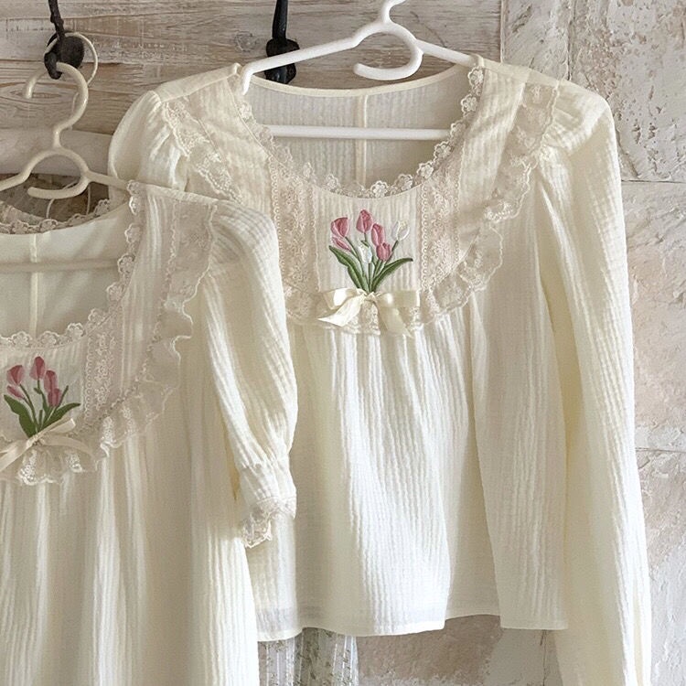 Bộ Đồ Ngủ Ngắn Tay Vải Cotton Phối Ren Họa Tiết Hoa Tulip Thời Trang Mùa Hè Cho Nữ