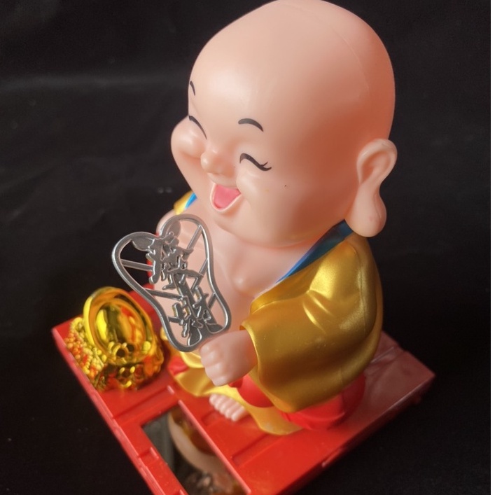 Di Lặc Cục Vàng Cầm Quạt Bằng Nhựa Sử Dụng Năng Lượng Mặt Trời Thu Hút Tài Lộc - Phật Giáo Tường Thuận