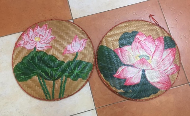 Tranh hoa sen  vẽ trên mẹt tre