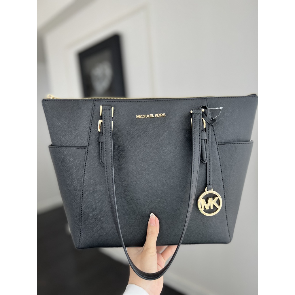 Túi xách nữ chính hãng Michael Kors CHARLOTTE  TOTE  Mẫu mới gọn đẹp nhẹ hơn mẫu cũ - Size 27-26-35cm - Màu đen dễ đeo